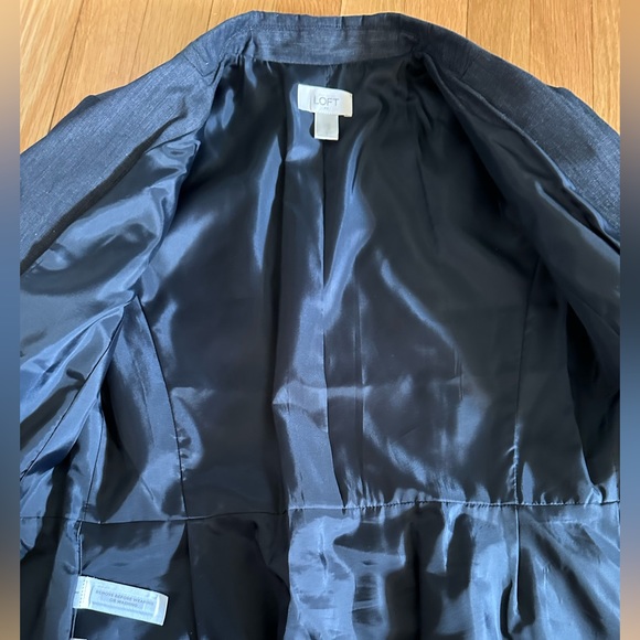 Loft women’s stylish jean three-button detailed lined blazer size 2 worn once - Picture 3 of 6